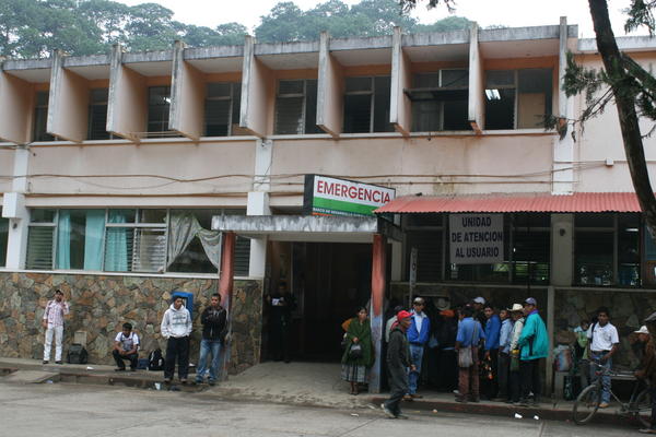 En el Hospital Regional de Cobán, Alta Verapaz, permanecen las dos hijas heridas por su padre en la madrugada. FOTO PRENSA LIBRE: Archivo