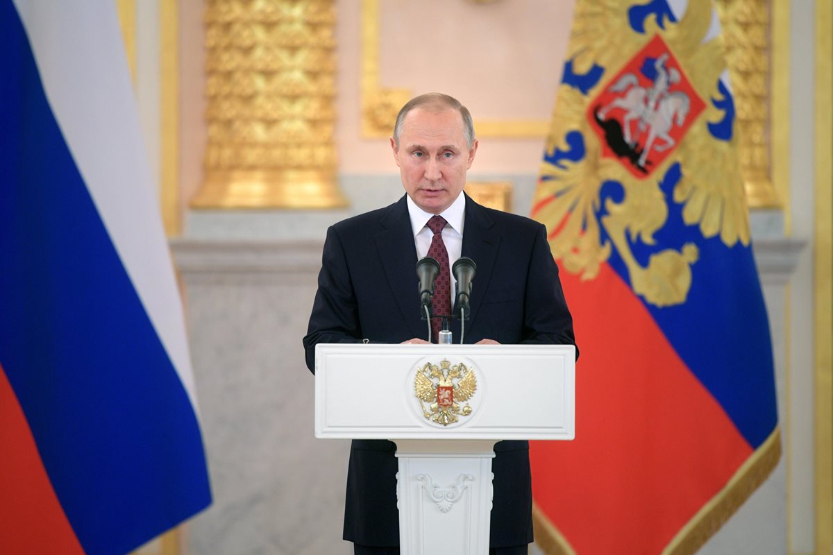 Vladímir Putin advirtió el lanzamiento de más ataques militares por parte de Occidente contra Siria harían peligrar gravemente las relaciones internacionales (Foto Prensa Libre:EFE).