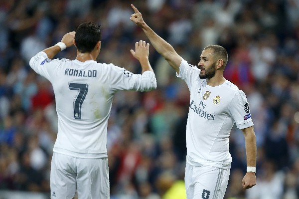 Cristiano Ronaldo y Karim Benzema, los protagonistas de la noche. (Foto Prensa Libre: AP)