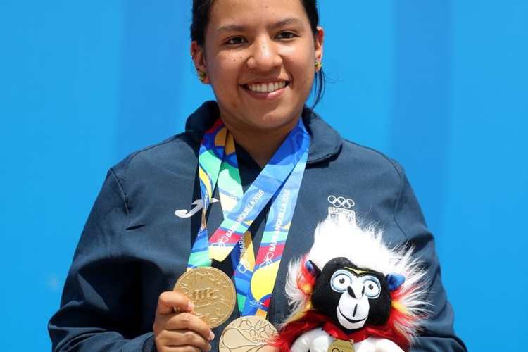 En una emocionante competencia, la tiradora nacional Polymaría Velásquez ganó su primera medalla de oro individual en la prueba de 50 metros rifle tendido.