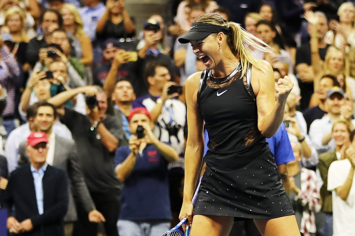 María Sharapova festejó con mucha emoción después de ganar su primer partido en el US Open. (Foto Prensa Libre: AFP)