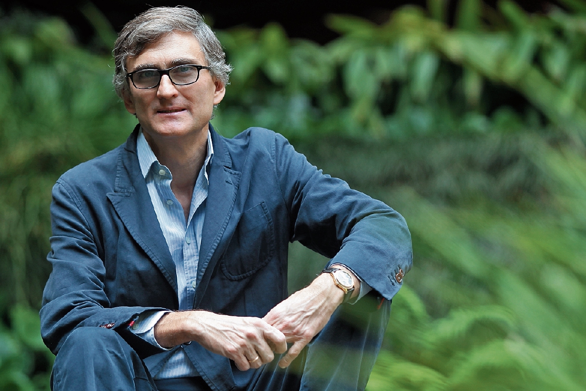 Francisco García Paramés, recibió un doctorado honoris causa de la UFM por sus méritos de innovar en el sector financiero e impactar en la vida personas y empresas.