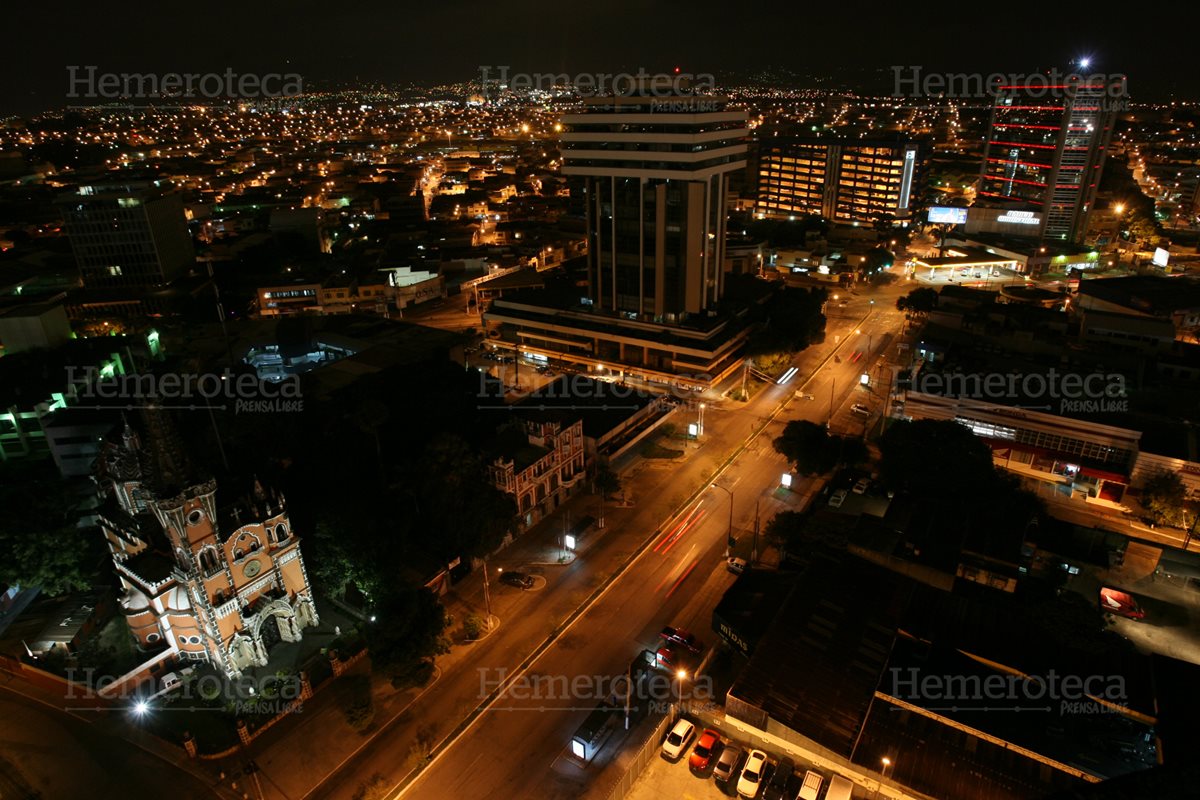 Ciudad de Guatemala de noche. Foto Hemeroteca PL
