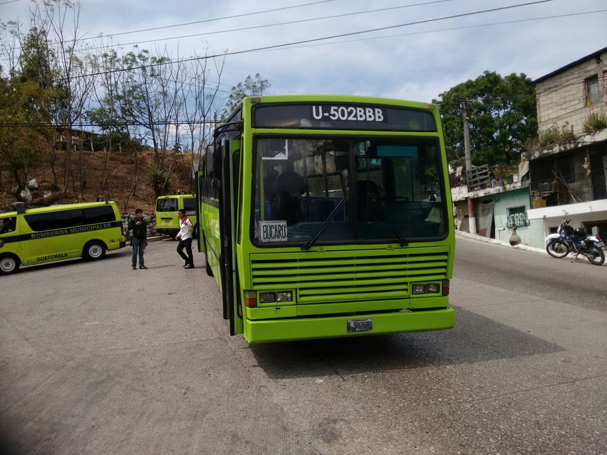 El bus quedó detenido luego del ataque armado. (Foto Prensa Libre: Cortesía)
