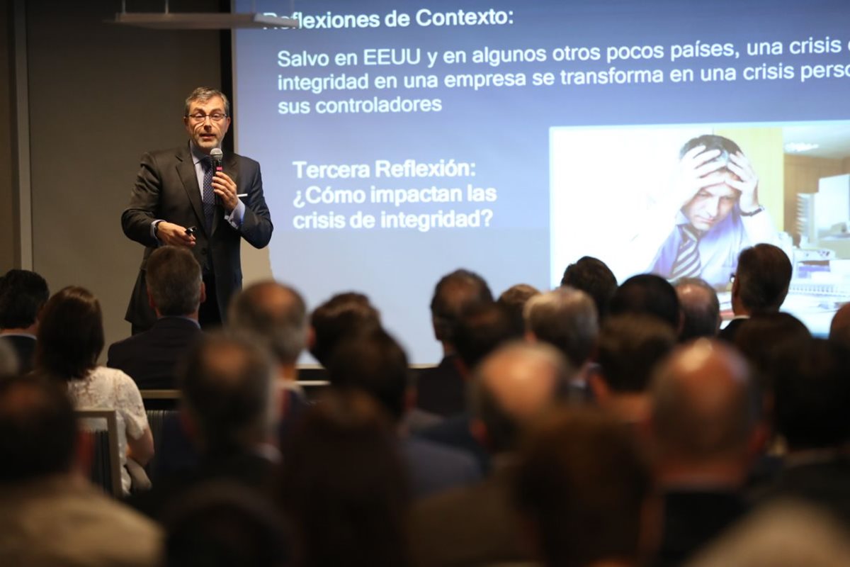 El chileno Gonzalo Smith fue el conferencista invitado en GuateÍntegra quien habló sobre las construcciones de cultura de integridad y transparencia en las empresas. (Foto Prensa Libre: Esbin García)