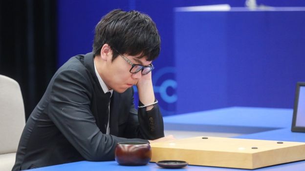 Ke Jie volvió a perder en mayo de 2017 contra el sistema inteligente AlphaGo.