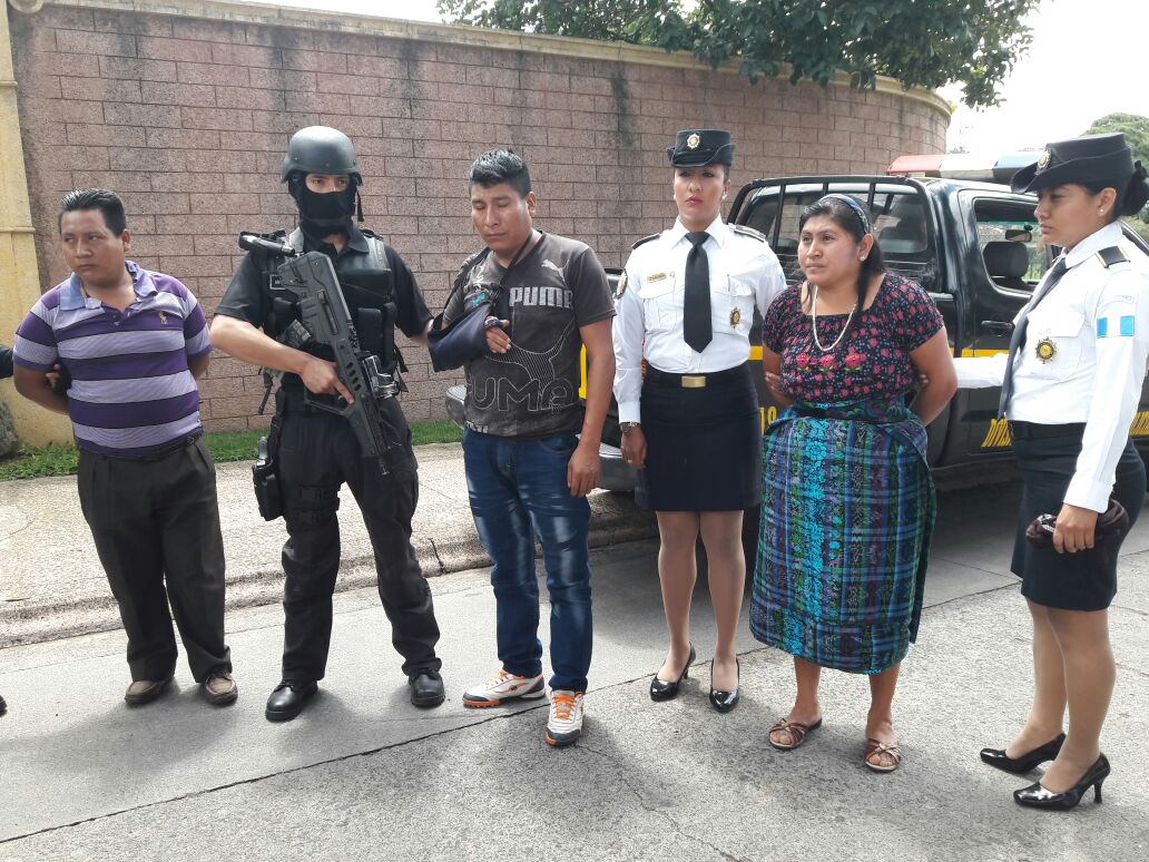 Capturados habrían matado a dos niños en San Juan Sacatepéquez por un conflicto de tierras. (Foto Prensa Libre: PNC)