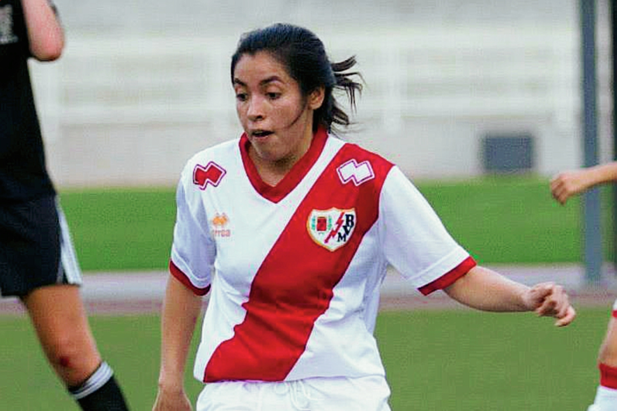 Ana Lucía Martínez durante uno de los juegos amistosos que disputó con el Rayo Vallecano. (Foto Prensa Libre: Cortesía Ana Lucía Martínez)