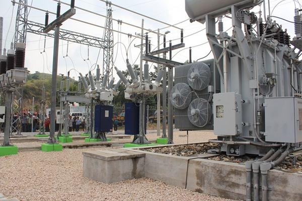 Autoridades inaguraron una sub estación en la Libertad, Petén. (foto Prensa Libre: Rigoberto Escobar)