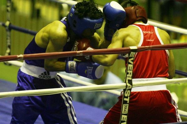 El boxeador Juan Reyes, último guatemalteco en competencia en Mayagüez 2010, se quedó con la medalla de plata al perder contra Óscar Valdez, de México, en la final de hasta 57 kilos. (Foto Prensa Libre: Fernando Ruiz)<br _mce_bogus="1"/>