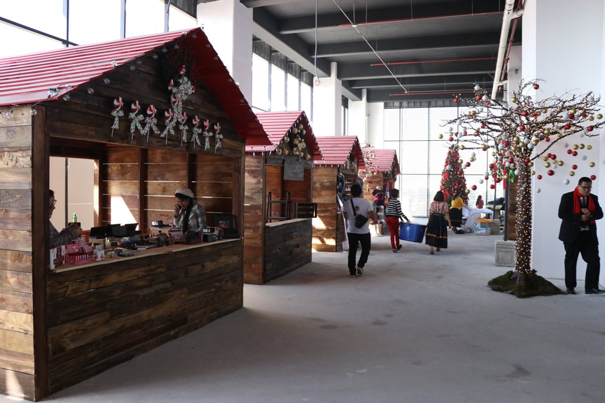 La villa navideña también ofrece atractivos para grandes y pequeños. (Foto Prensa Libre: María José Longo)