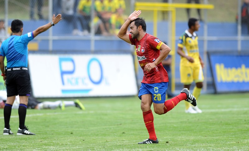 Carlos Ruiz podrá volver el próximo miércoles a las canchas después de quedar habilitado por la Fedefut. (Foto Prensa Libre: Hemeroteca PL).