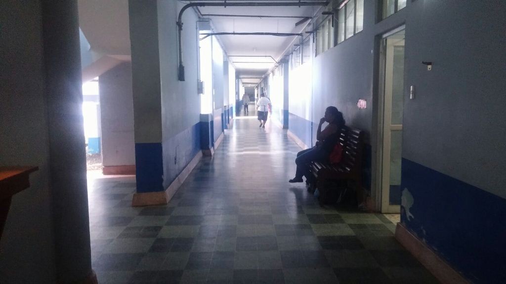 Hospital Regional de Zacapa, donde se reportan empleados con síntomas del virus del zika. (Foto Prensa Libre: Víctor Gómez)