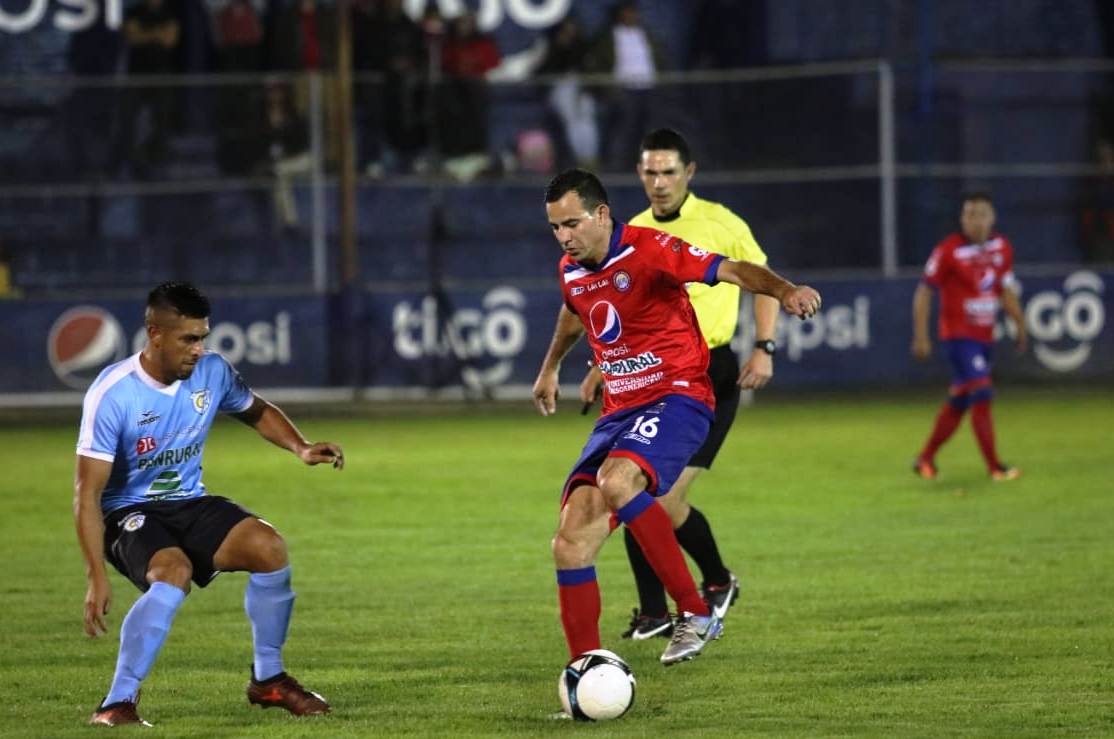 Marco Pappa fue titular en el equipo quetzalteco y con dos goles en el primer tiempo, condujo a los chivos a un victoria frente a su rival Sanarate. (Foto Prensa Llbre: Raúl Juárez)
