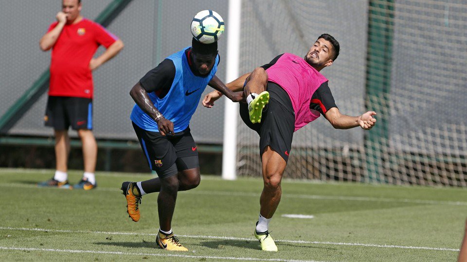 Los jugadores del Barcelona realizaron este domingo su último entrenamiento previo al juego con el Chapecoense. (Foto Prensa Libre: cortesía Twitter @Barcelona)