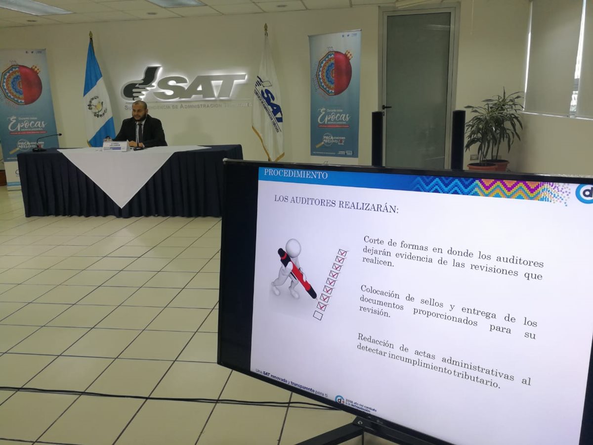 La SAT acostumbra a hacer fiscalizaciones masivas por temporadas altas de comercio durante el año. (Foto, Prensa Libre: Rosa María Bolaños).