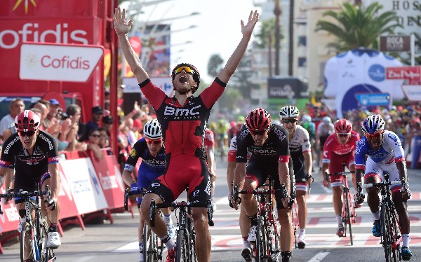 El ciclista luxemburgués Jean-Pierre Drucker celebra en la meta en eñíscola,. (Foto Prensa Libre: AFP)
