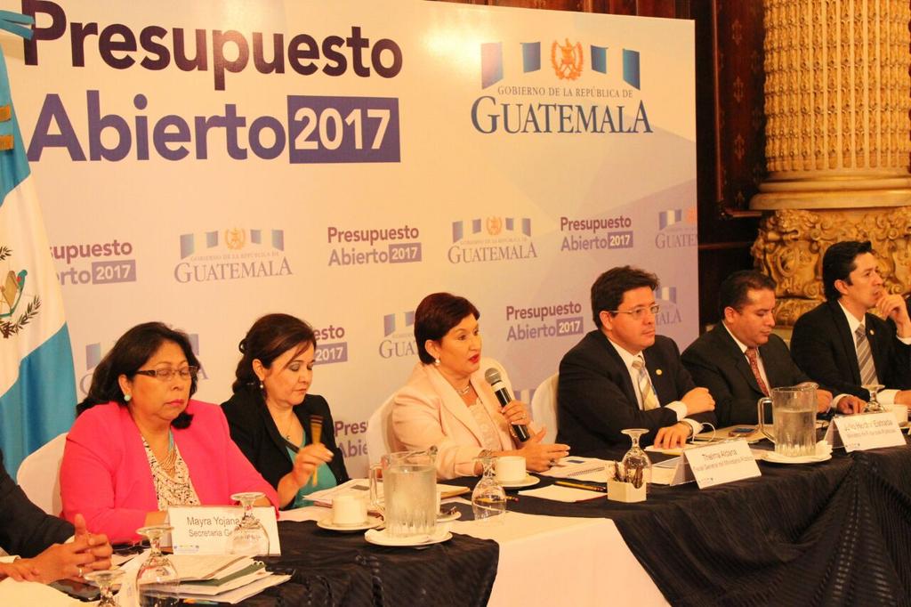 La fiscal general, Thelma Aldana, expone la situación del MP, en el Palacio Nacional. (Foto Prensa Libre: MP)