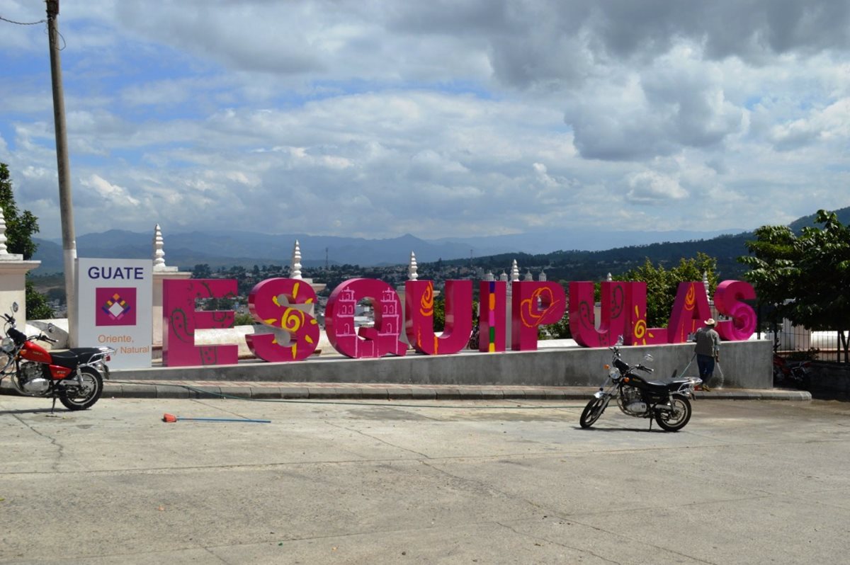 En Esquipulas, un letrero adorna un área de la ciudad. (Foto Prensa Libre: Mario Morales)