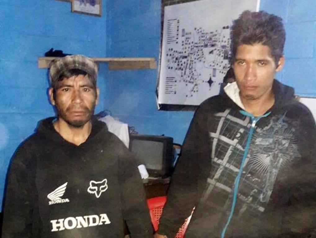 Los dos sospechosos de haber cometido el crimen en Nebaj. (Foto Prensa Libre: Óscar Figueroa).