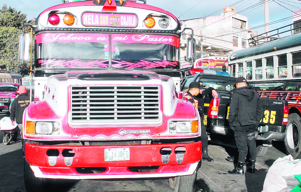 En Quetzaltenango han ocurrido varios ataques al transporte extraurbano por las extorsiones.(Foto Prensa Libre: Hemeroteca PL)