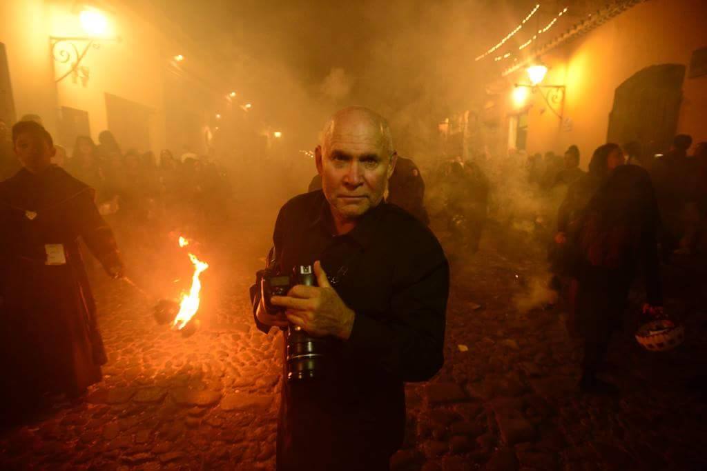 Steve McCurry visitó Guatemala y captó escenas de la Semana Santa. (Foto Prensa Libre: Raúl Touzon)