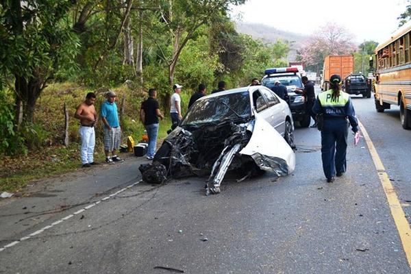 El piloto falleció por politraumatismo. (Foto Prensa Libre: Erick de la Cruz)<br _mce_bogus="1"/>
