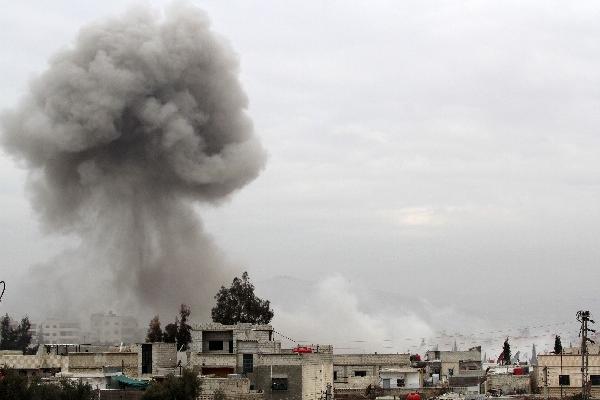 Bombardeos en una ciudad de Siria. (Foto Prensa Libre: AFP)