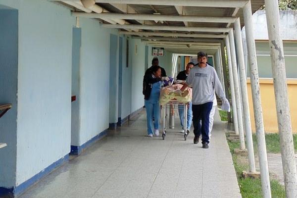 Osmán Saúl Abrego Hernández pereció al ser trasladado al Hospital Regional de Cuilapa. (Foto Prensa Libre: Hugo Oliva)