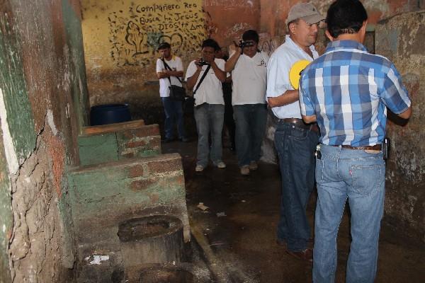Área de sanitarios en la cárcel para hombres de la ciudad de Jutiapa, la cual  será restaurada.
