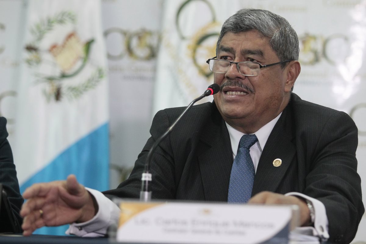 Carlos Mencos, contralor general, explicó que según la ley de Probidad, los funcionarios deben entregar su declaración patrimonial a la CGC. (Foto Prensa Libre: Hemeroteca PL)
