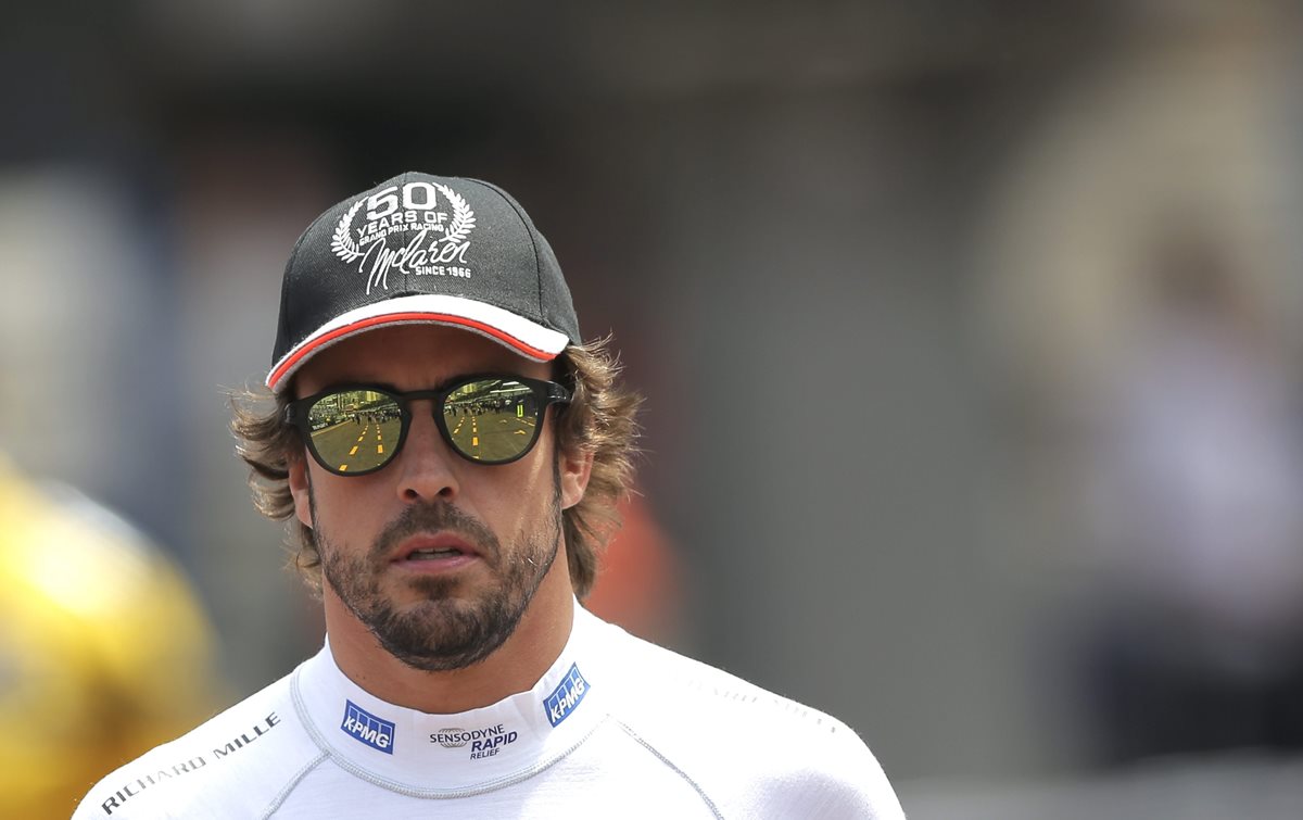 El piloto español captado en el circuito de Mónaco, donde se realizará el GP el domingo. (Foto Prensa Libre: EFE)
