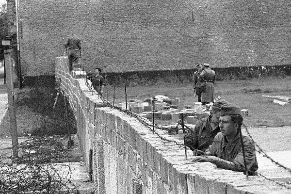 El muro de Berlín fue el símbolo de la Guerra Fría (Foto Prensa Libre: AP)