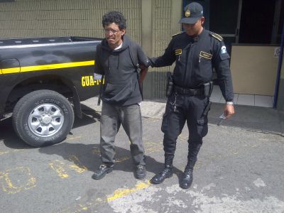 Carlos Eduardo López Godinez, fue detenido en la zona 7 cuando cometía un asalto