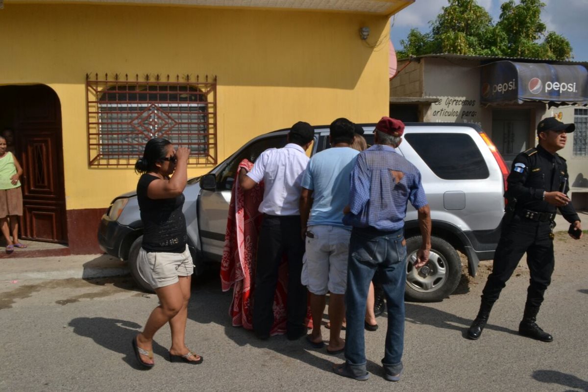 Julio Alberto Enríquez Sánchez, alcalde de Zacapa, murió baleado a 15 metros de su casa en la aldea La Majada, en la cabecera. (Foto Prensa Libre: Mario Morales)