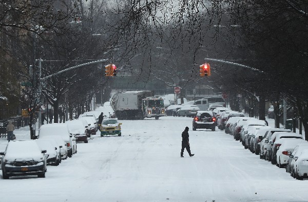 Fuertes vientos y nevadas afectan el centro y oeste de Estados Unidos. (Foto Prensa Libre: AP)