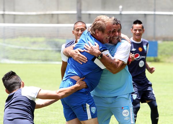 Carlos Ruiz y Rogelio Flores en el entreno de esta mañana con la Selección Nacional Sub 23 (Foto Prensa Libre: Edwin Fajardo)