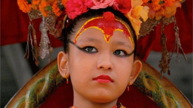 La corta vida sagrada de las kumaris, las peculiares niñas diosas de Nepal