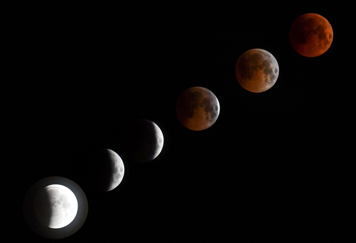 Aparte de que fue el eclipse más largo, la luna de se tiñó de rojo. (Foto: Hemeroteca PL)