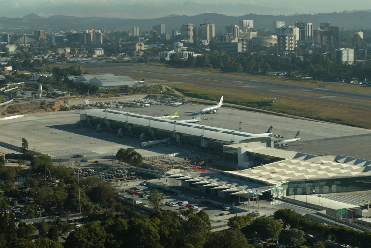 La PGN recomendó la anulación de siete contratos en la Dirección General de Aeronáutica Civil. (Foto Prensa Libre: Hemeroteca PL)