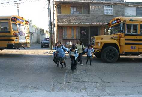 MILES DE  niños y niñas empezarán el  16 de enero el ciclo escolar del 2012.