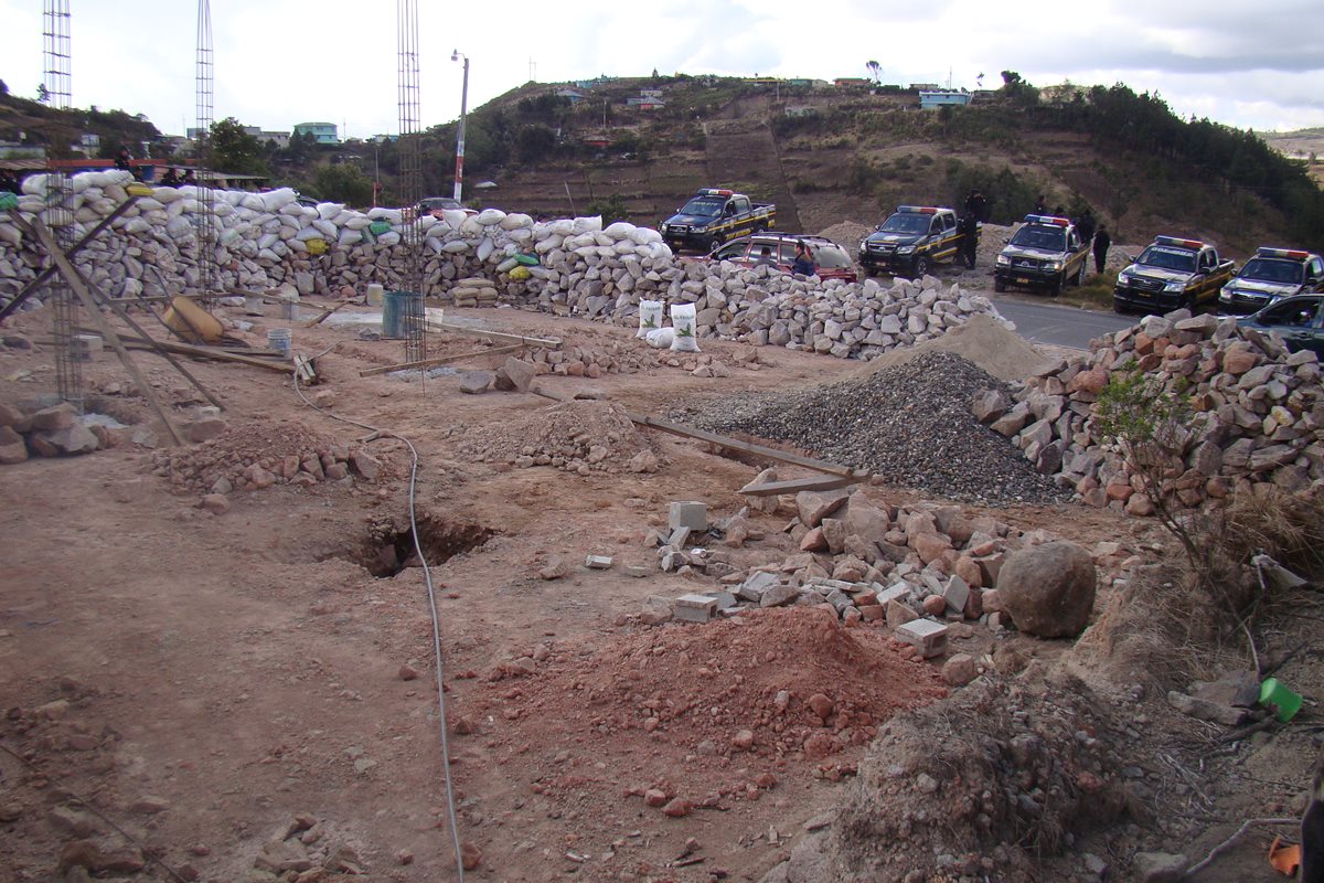 Este es el terraplén ubicado en el área aún no delimitada entre los municipios de Ixchiguán y Tajumulco, San Marcos, que ha ocasionado los enfrentamientos. (Foto Prensa Libre: Whitmer Barrera)