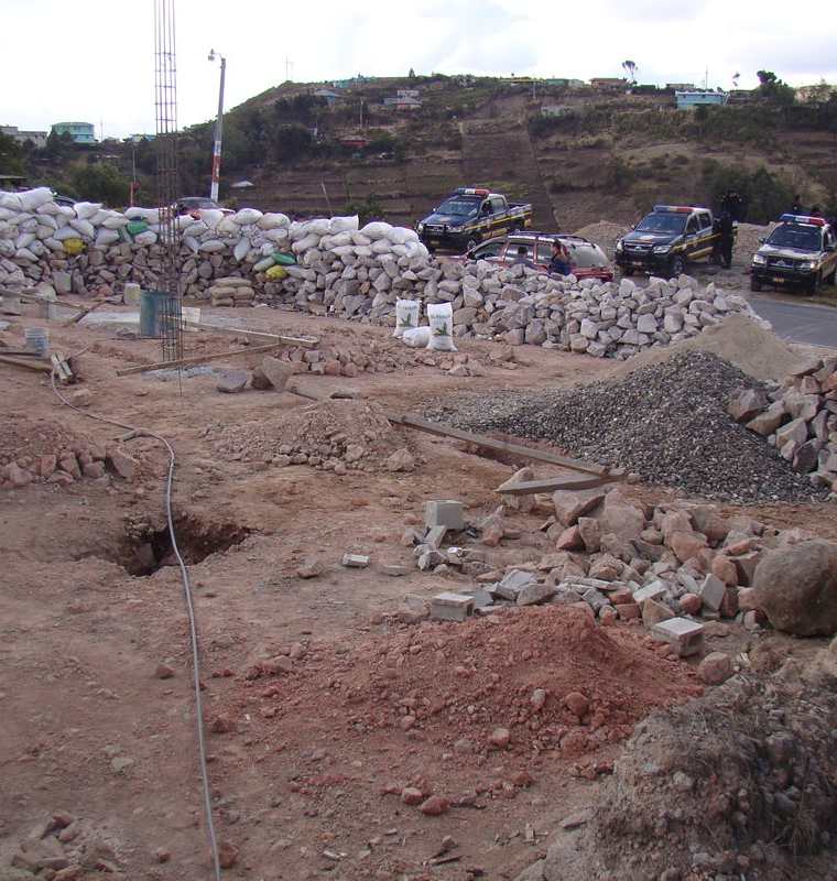 Este es el terraplén ubicado en el área aún no delimitada entre los municipios de Ixchiguán y Tajumulco, San Marcos, que ha ocasionado los enfrentamientos. (Foto Prensa Libre: Whitmer Barrera)