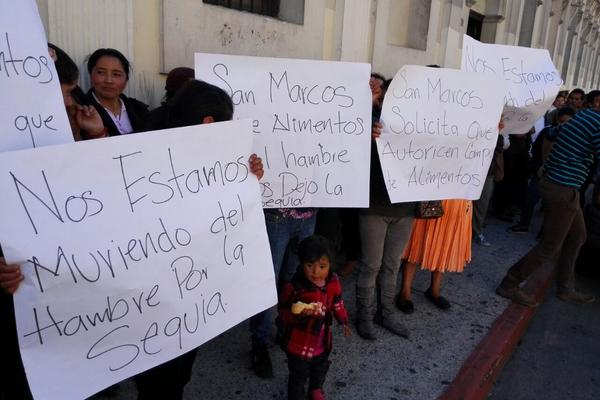 Campesinos de San Marcos solicitan al Congreso apruebe la prórroga del Estado de Calamidad. (Foto Prensa Libre: E. Bercian)