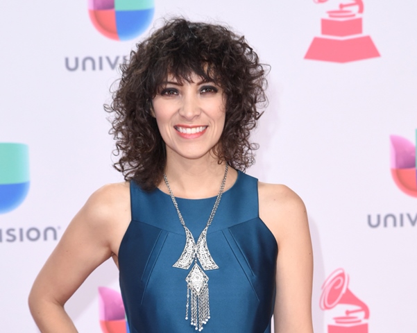 Gaby Moreno, cantante guatemalteca, durante la alfombra roja de los Latin Grammy el pasado 17 de noviembre, en Las Vegas. (Foto Prensa Libre: AP).