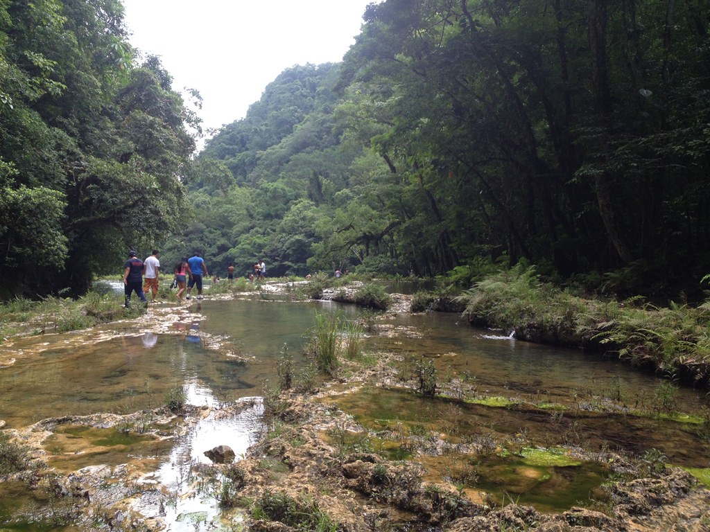 Sitio turístico Semuc Champey, en Lanquín, donde se registra la protesta de pobladores. (Foto Prensa Libre: Eduardo Sam)