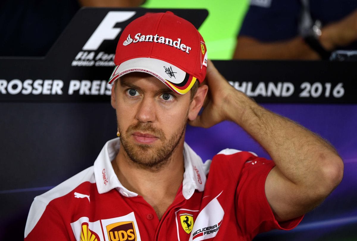 Vettel competirá en el circuito de Hockenheim por primera vez al volante de un Ferrari. (Foto Prensa Libre: AFP).