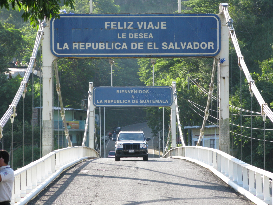Puente en frontera Las Chinamas no será cerrado sino hasta octubre. (Foto Hemeroteca PL)