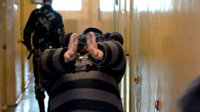 Los derechos humanos de los internos son sistemáticamente violentados, según denuncian activistas. Estos reos fueron fotografiados en la prisión de Jodinsk en 2006. VIASNA