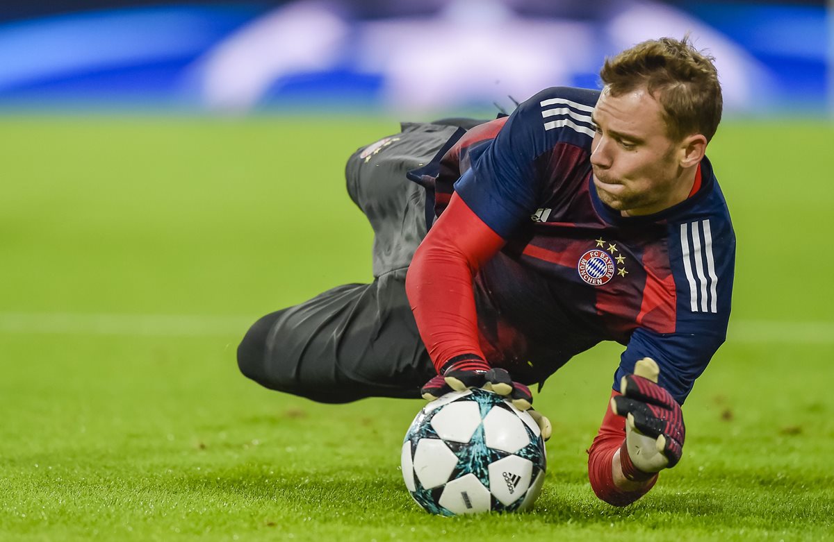 Las lesiones en el pie han mantenido alejado a Manuel Neuer de las canchas, ahora volverá en enero. (Foto Prensa Libre: AFP)